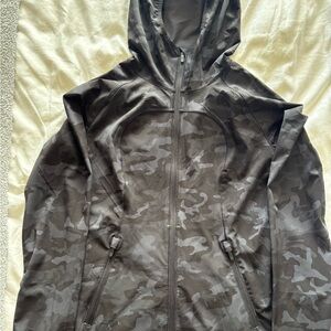 Lululemon Athletica Gray Camouflage Jacket ( Mist Over Windbreaker)